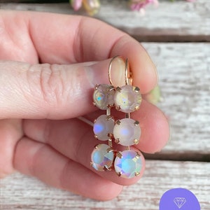 Pendientes de aro con cierre de presión en forma de gota de 3 piedras y 8 mm de color rosa polvoriento. Pendientes de cristal austriaco auténtico. Pendientes de mujer. Regalos para ella. Rosa