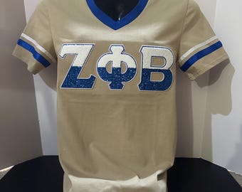 Zeta Phi Beta V-hals chenille en pailletten geborduurde letters met witte strepen op mouwen