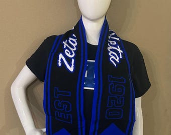 Conjunto de gorro y bufanda Zeta Phi Beta. ¡Oferta finaliza el domingo!