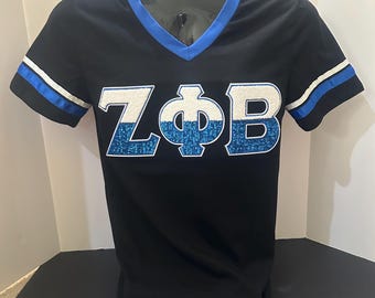 Zeta Phi Beta V-hals chenille en pailletten geborduurde letters met witte en koninklijke strepen op de mouwen