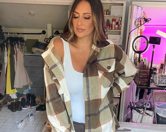 Chaqueta OVERSIZED de forro polar a cuadros con bolsillos
