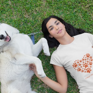 Paw prints T-shirts, heart prints, paw print Clothing, paw print Shirts, pet Apparel, dog Lover T-shirts, pet Lover T-shirts, unique gifts