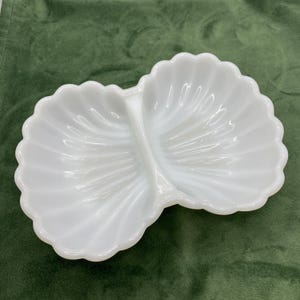 Avon Milk Glass Clam Shell Doppel-Seifenschale / Schmuckschale
