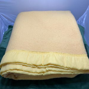 Vintage Sunflower Yellow Wool Blanket with Satin Binding