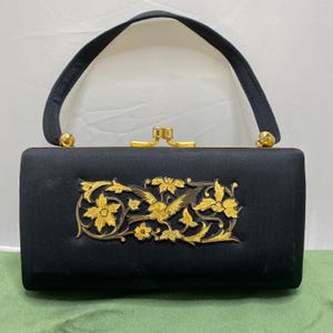 Bolsa de seda preta vintage / bolsa de noite com apliques de latão