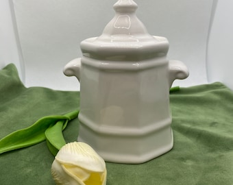 Pfaltzgraff Heritage White Lidded Sugar Bowl / White Ironstone Sugar Bowl / Made in USA