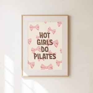 Hot Girls Do Pilates Print - Niedliche Pilates Wandkunst - Pilates Studio Dekor - Lustiges Geschenk für Pilates-Liebhaber & Lehrer - trendiges Fitness Poster