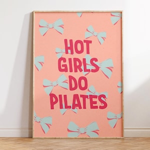 Hot Girls Do Pilates Print - Niedliche Pilates Wandkunst - Pilates Studio Dekor - Lustiges Geschenk für Pilates-Liebhaber & Lehrer - trendiges Fitness Poster