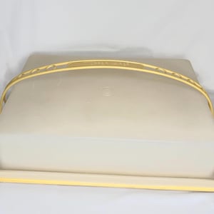 Vintage Harvest Gold Tupperware Cake Taker