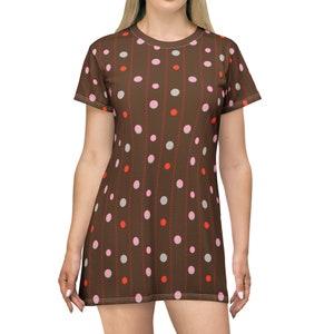 Brown short dress with vertical lines and pink polka dot T-Shirt Dress all over print
