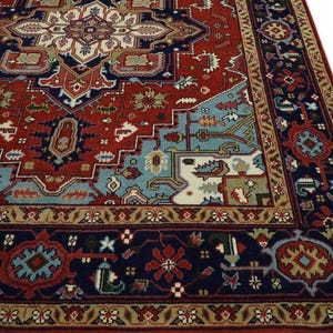 Alfombra persa de lana Heriz Serapi anudada a mano en azul marino óxido con medallón geométrico vintage oriental