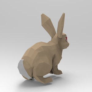Peut inclure: Un lapin brun à faible poly, avec de la fourrure blanche sur la queue et des yeux rouges. Le lapin est assis sur une surface blanche.