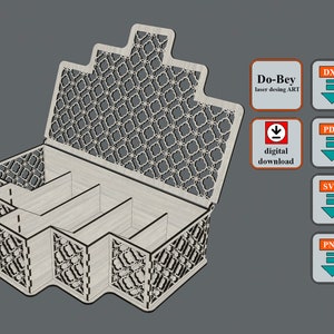 Puede incluir: Una representación 3D de una caja de madera con un diseño decorativo, intrincado, cortado con láser. La caja tiene una tapa con bisagras y cuatro compartimentos en el interior. La caja es de color marrón claro con líneas negras que delinean el diseño. El texto "Do-Bey laser design ART" es visible en el lado derecho de la imagen.