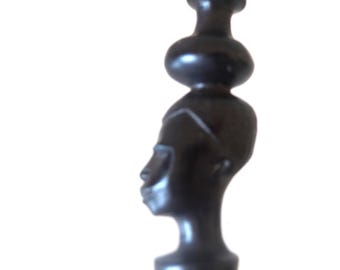 アンティーク黒檀製靴べら - 手彫りのアフリカ人像 - 部族美術品、植民地時代の装飾品