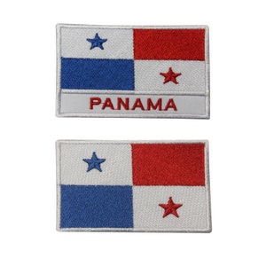 Pode incluir: Dois patches bordados com a bandeira do Panamá. O patch superior tem as palavras "PANAMA" escritas abaixo da bandeira. Ambos os patches são brancos com estrelas vermelhas, azuis e brancas.
