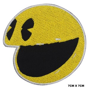 以下が含まれることがあります： パックマンのビデオゲームキャラクターの黄色い刺繍アイロン接着パッチ。パッチは7cm×7cmです。