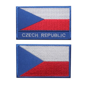 Puede incluir: Dos parches bordados con la bandera de la República Checa. El parche superior tiene el texto "CZECH REPUBLIC" debajo de la bandera. El parche inferior solo tiene la bandera.