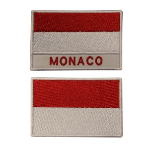 Op de afbeelding: Twee geborduurde patches, een met de vlag van Monaco en de andere met het woord "MONACO" onder de vlag.