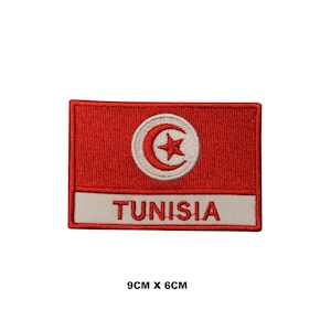 Peut inclure: Patch brodé rouge avec le drapeau tunisien, un cercle blanc avec un croissant de lune rouge et une étoile, et le mot "TUNISIE" en lettres blanches. Le patch mesure 9 cm sur 6 cm.