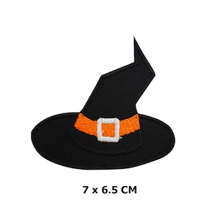 Puede incluir: Sombrero de bruja negro con un cinturón naranja y blanco. El sombrero mide 7 cm por 6,5 cm.