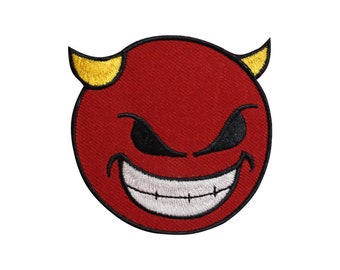 Puede incluir: Parche de planchado emoji diablo rojo con cuernos amarillos y una sonrisa blanca. El parche mide 7,5 cm por 7,5 cm.