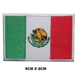 Peut inclure: Patch brodé du drapeau mexicain avec un fond blanc, des bandes vertes et rouges et les armoiries mexicaines au centre. Le patch mesure 9 cm sur 6 cm.