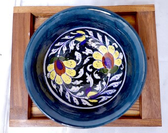 Maceta de cerámica moderna: decoración artesanal y cuenco funcional