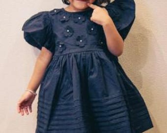 Vestido de niña de las flores de seersucker de algodón negro: atuendo de cumpleaños con lazo en la espalda