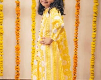 Conjunto de kurta de algodón con estampado floral amarillo a mano: Girls Boutique