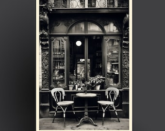 Puede incluir: Una fotografía en blanco y negro de un café parisino con dos sillas y una mesa frente a un escaparate. El escaparate tiene un letrero que dice "Haricot Vert", y las ventanas están llenas de botellas de vino.