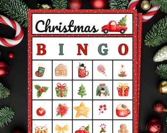 Peut inclure: Un carton de bingo de Noël avec un camion rouge transportant un sapin de Noël sur le toit. Le carton comporte 25 cases avec différentes images de Noël, notamment une chaussette, une maison en pain d'épices, un bonhomme de neige, une canne en sucre, une bougie, du houx, une boîte cadeau, un sapin de Noël, un pull, une boule de Noël, une étoile de Noël, un tambour, un nœud et un bonhomme en pain d'épices.