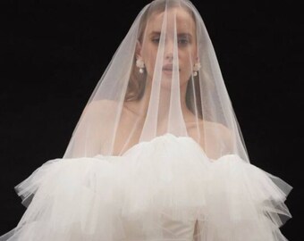 Ruffle edge bridal veil in soft tulle with comb for the bride