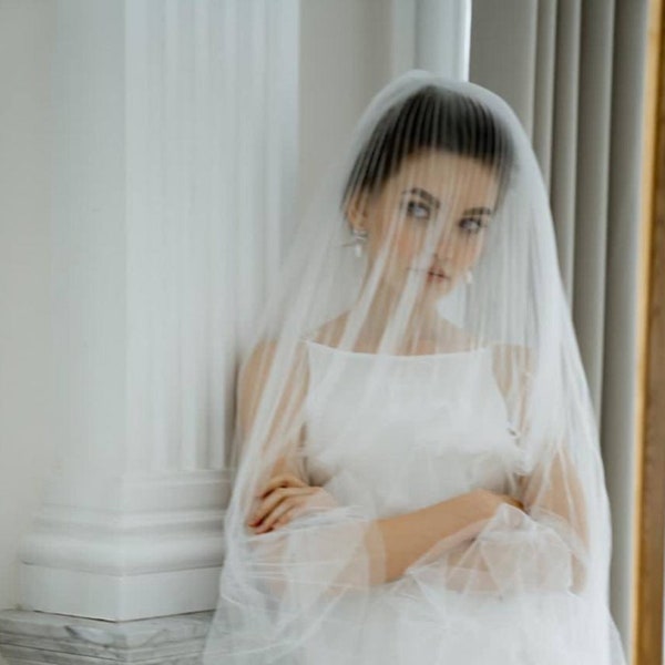 Wedding veil in pleated tulle for the bride with a comb for attaching to the hair