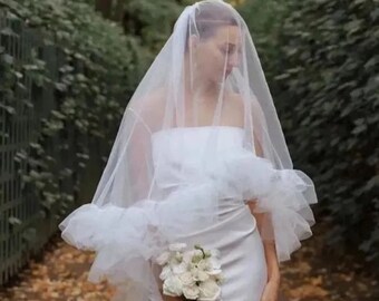 Ruffle edge wedding veil in soft tulle with comb for the bride