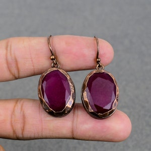 Pendiente de rubí de Cachemira facetado Pendientes de cobre electroformados Joyería nueva Piedra preciosa Pendiente hecho a mano Joyería electroformada Regalo para la madre