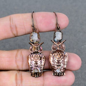Pendientes de piedra lunar arcoíris en bruto, pendientes de cobre electroformado, pendientes de búho, joyería electroformada, pendientes de piedras preciosas hechos a mano, regalos para mamá