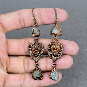 Pendientes de aguamarina en bruto, de cobre electroformado, joyería de piedras preciosas auténticas, pendientes hechos a mano con cara de león, joyería electroformada, regalos de boda