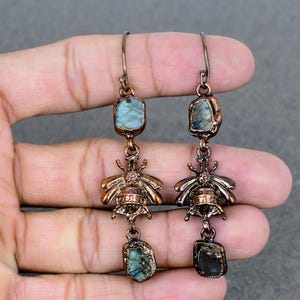 Pendientes de labradorita en bruto, pendientes de cobre electroformado, pendientes de piedras preciosas de abeja de miel, joyas de cobre labradorita, pendientes hechos a mano, regalos para mamá