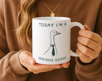 Mug Serious Goose, cadeau de bâillonnement de collègue drôle, tasse à café de dessin au trait minimaliste