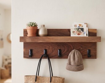 Appendiabiti da ingresso in noce massello con ripiano, ganci decorativi da parete in stile rustico