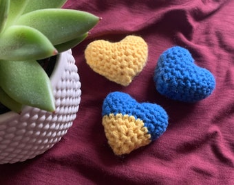 Modèle de crochet facile en forme de coeur bleu jaune