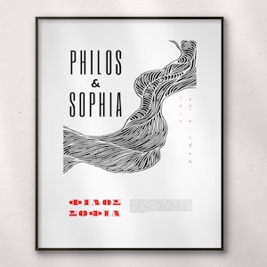 Puede incluir: Impresión en blanco y negro de arte de línea de una cara estilizada con el texto "Philos & Sophia" en la parte superior y "ΦΙΛΟΣ ΣΟΦΙΑ" en la parte inferior. El texto "love wisdom" está escrito verticalmente en el lado derecho de la imagen.