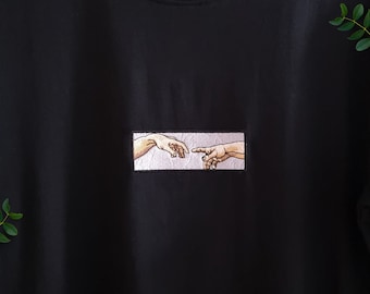 Camiseta con bordado la Creación de Adán, Camiseta unisex bordada Miguel Ángel, Camiseta arte con bordado dios griego, mitología