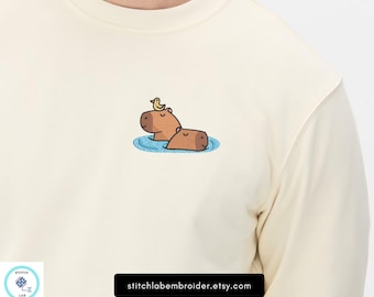 Sudadera bordada con pareja de capibaras, cuello redondo minimalista con animales, linda camiseta de pareja de capibaras y pato, suéter unisex con ambiente relajado.