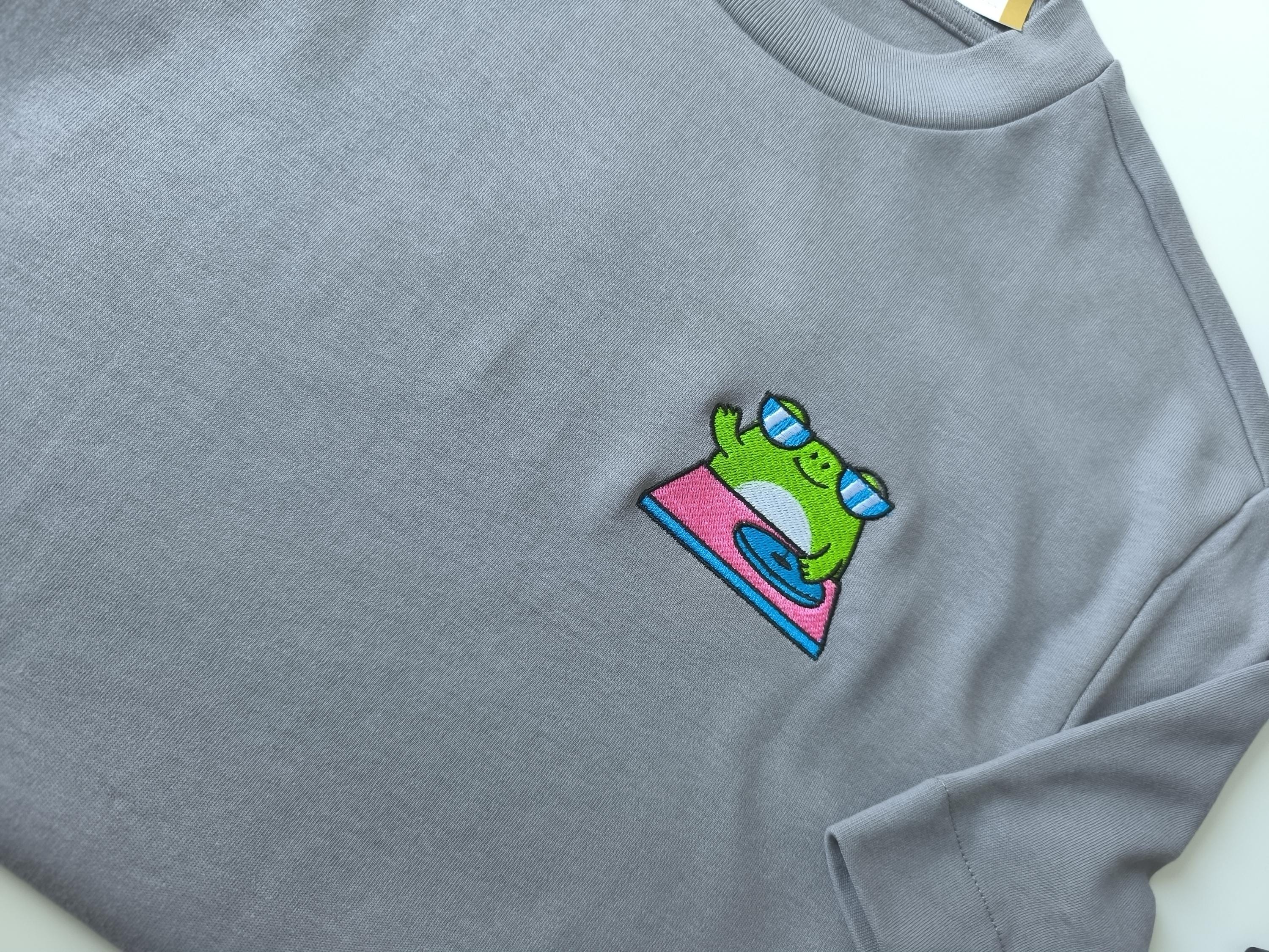 【CPGN STUDIO】Frog Pop Embroidery Short Sleeve T-shirt CPGN STUDIO | Fog Pop Embroidered T-shirt | Yeogi kr | 韓國