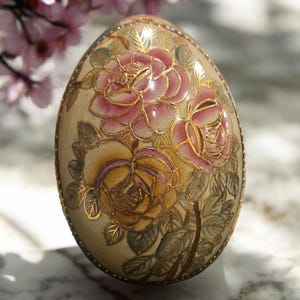 Satsuma-style Ceramic Egg Pink and White Roses, Handpainted Gold Colored Embellishments on Ceramic