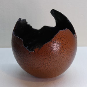 egg-shaped pot