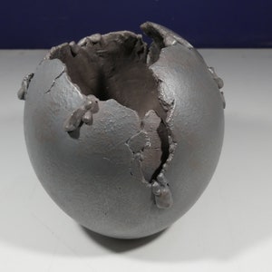 egg shaped zinc pot