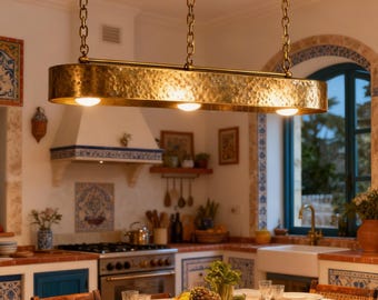 Lámpara colgante lineal personalizada, 5 pies, 41 pulgadas desde el techo, latón martillado con pátina verde | Iluminación artesanal para isla de cocina |