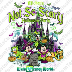Op de afbeelding: Een Halloween-thema grafisch ontwerp met Mickey Mouse en vrienden in kostuums. Het ontwerp bevat de tekst "Mickey's Not-So-Scary Halloween Party", een kasteel, vleermuizen en pompoenen. Het Walt Disney World-logo staat onderaan.